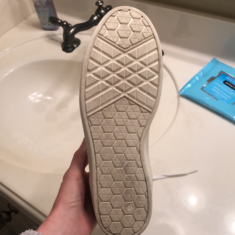 Shoes - Picture 4 of 4
